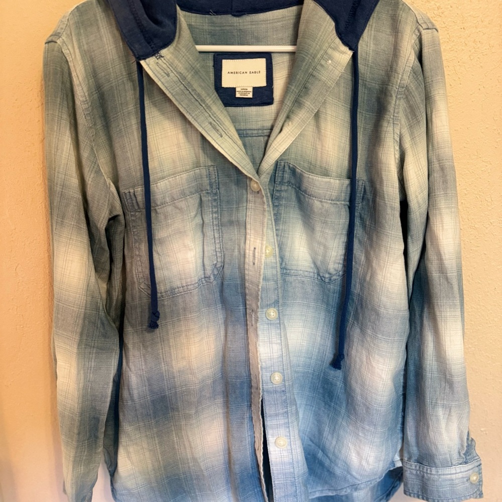 American Eagle Light Blue Plaid Button Up